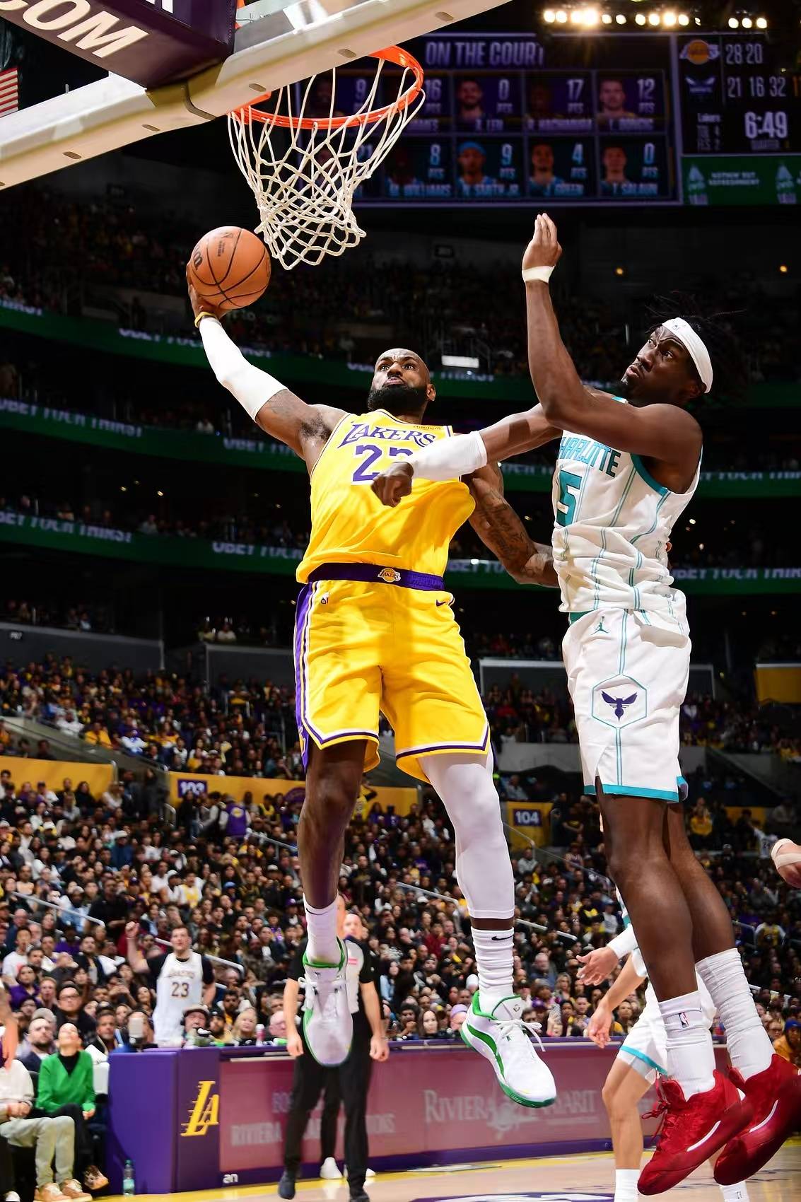 爱游戏体育-东契奇在切尔西比赛中领先优势明显，大比分获胜引发热议！-爱游戏体育